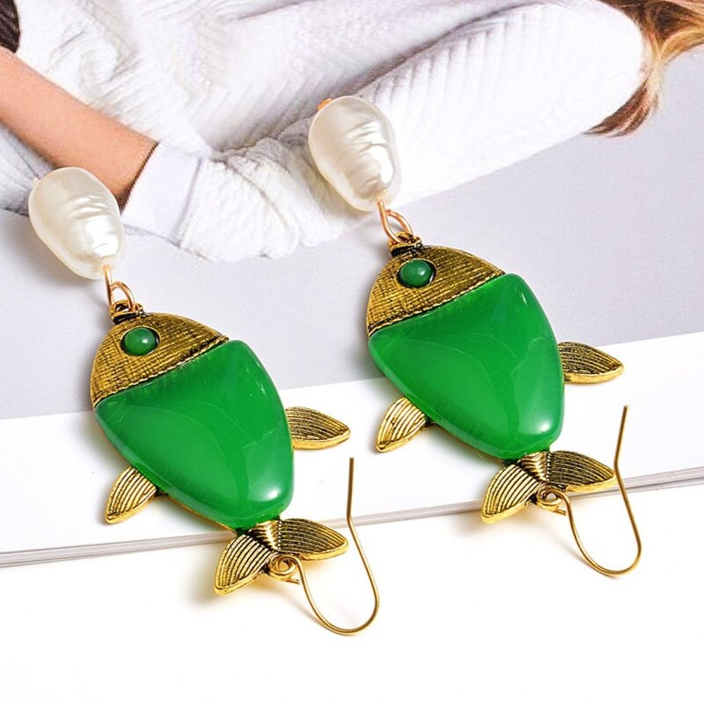 🟢Green Pearl Fish Earrings! 🟢